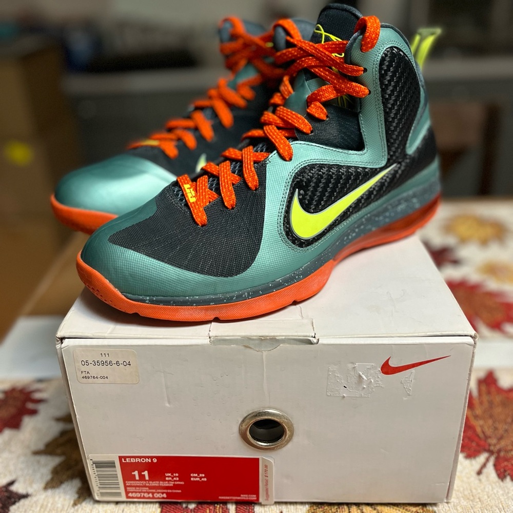 Nike LeBron 9 Box with Bold Red Label